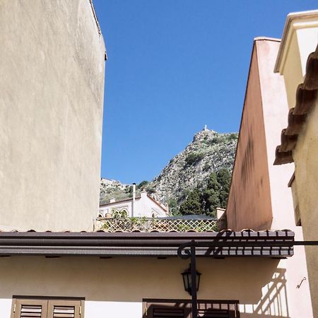 Tina House - Il Cortile Nel Centro Storico Di Taormina Apartman Kültér fotó
