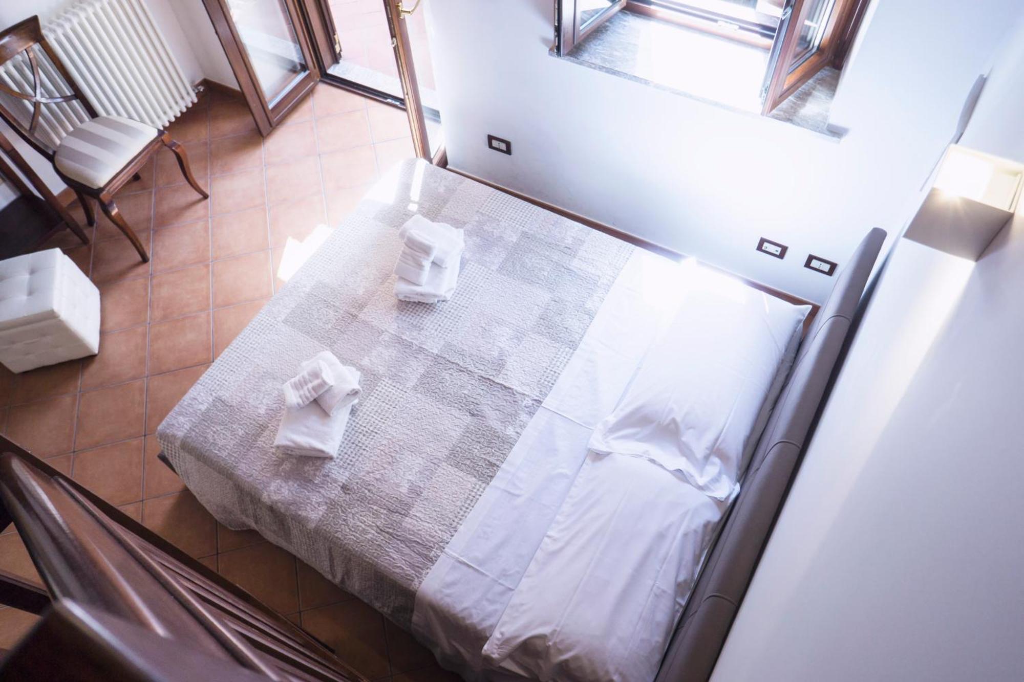 Tina House - Il Cortile Nel Centro Storico Di Taormina Apartman Kültér fotó