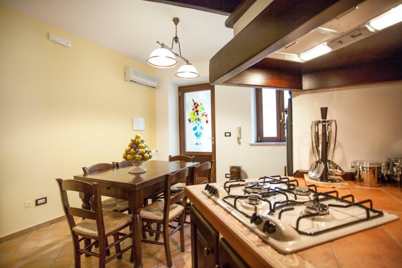 Tina House - Il Cortile Nel Centro Storico Di Taormina Apartman Kültér fotó